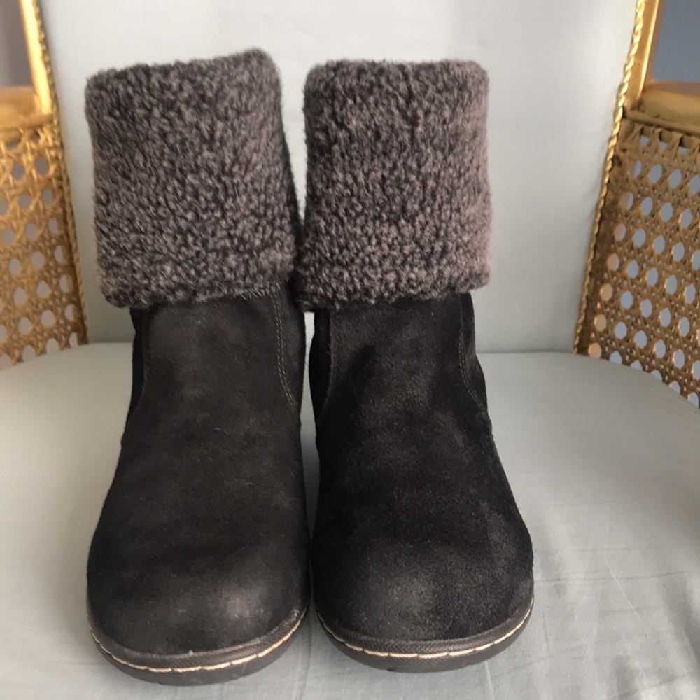 White Mountain black suede faux gray sherpa lined pull on boots size 6.5 - Picture 3 of 11